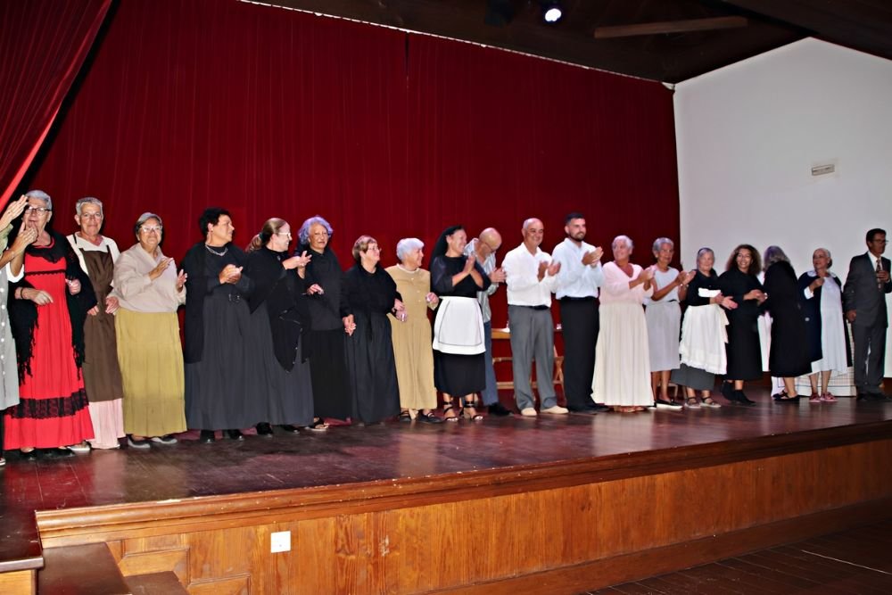 Mayores en el teatro de Yaiza
