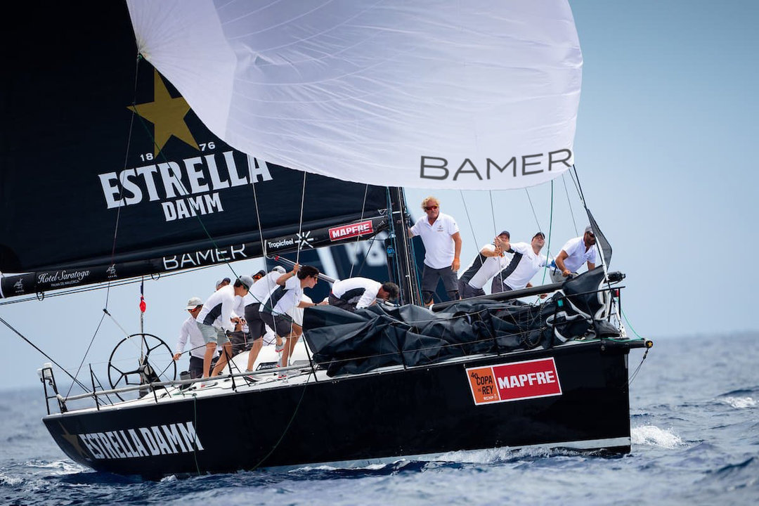 Barco regatas Bamer-EstrellaDamm