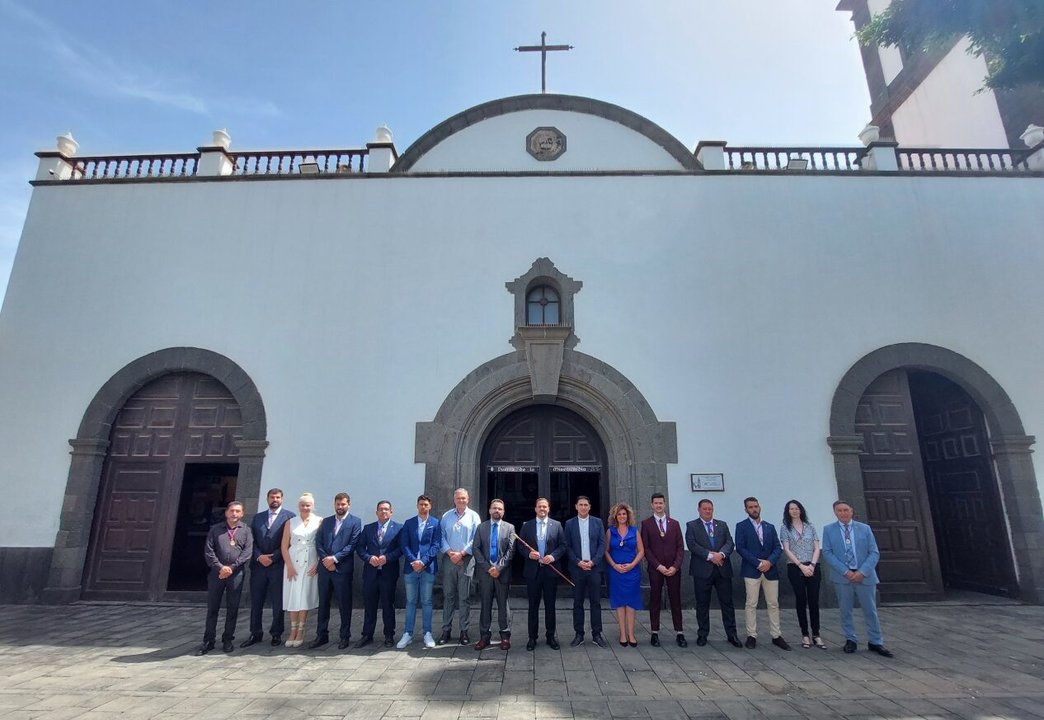 Corporación municipal de Arrecife presente en el acto.