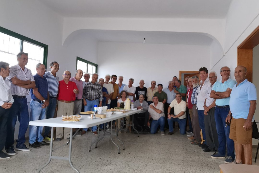 Grupo de alumnos asistentes al homenaje.