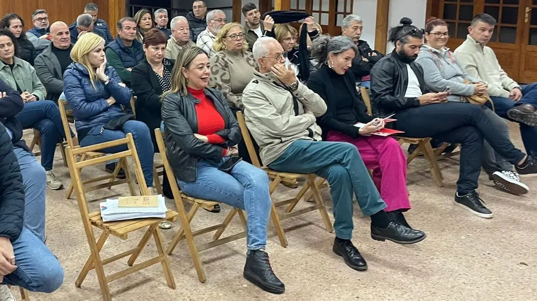 Loli Corujo, Marcial Martín y Ariagona González en Comité Insular del PSOE en Haría.