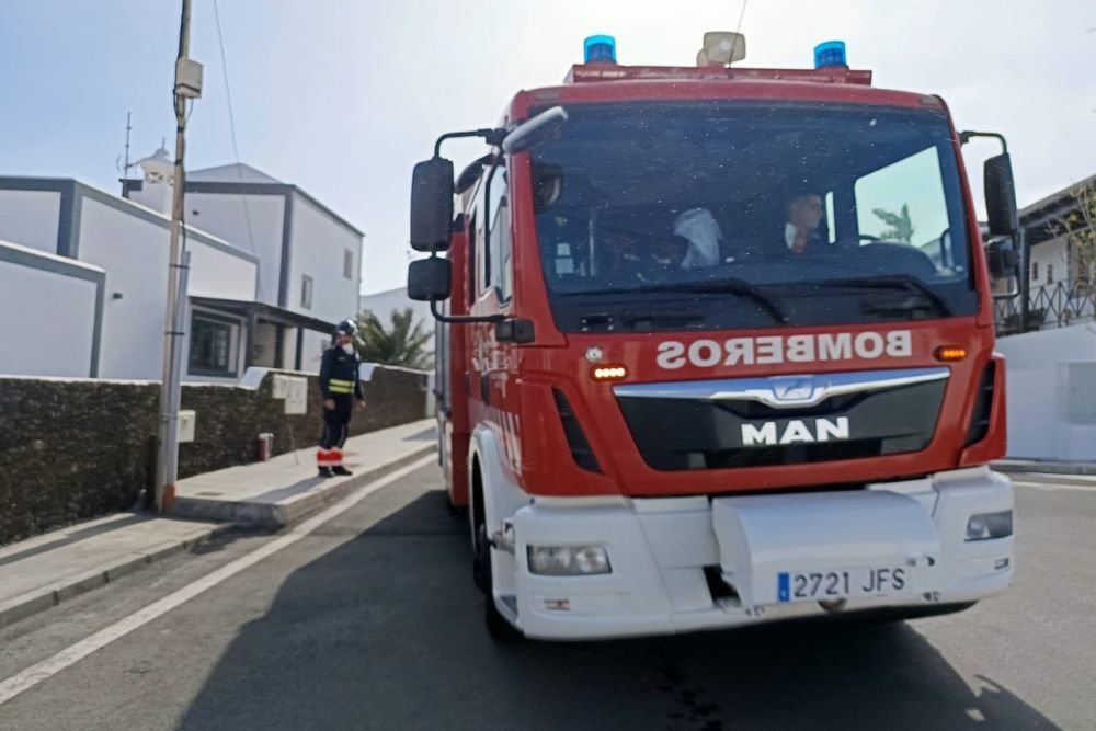 Los bomberos en la zona del accidente