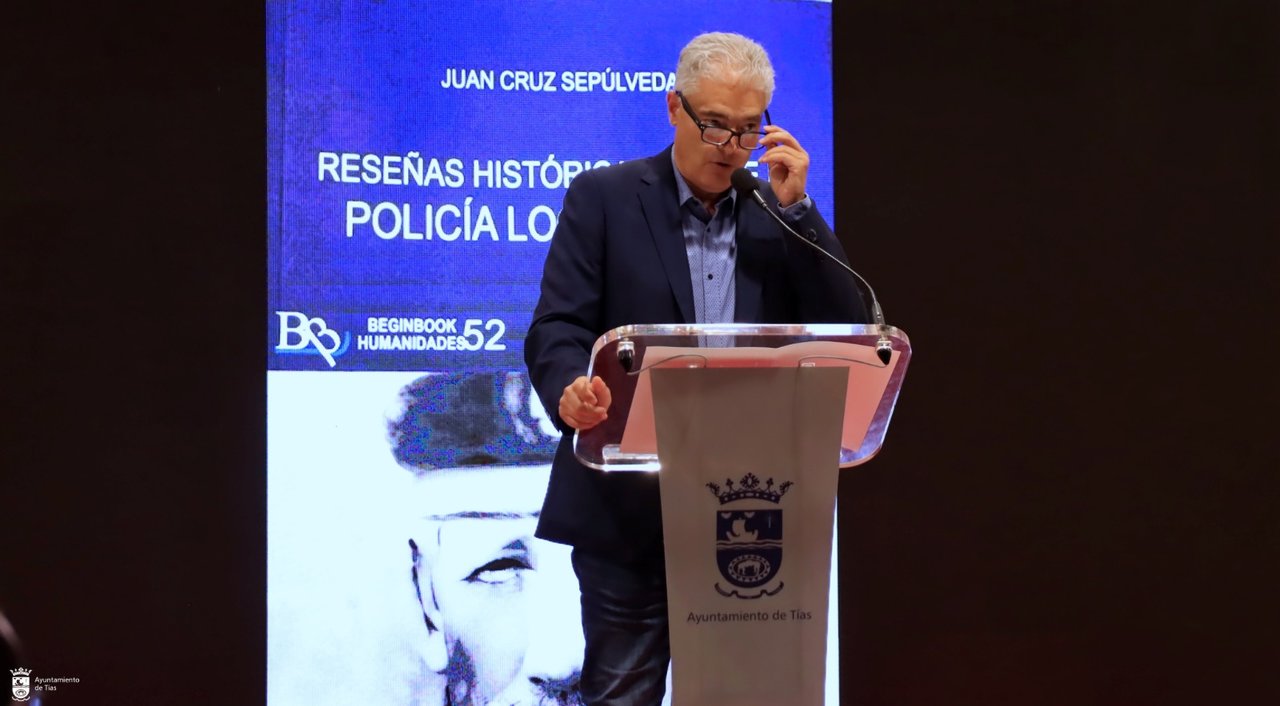 Presentación del libro de José Juan Cruz.