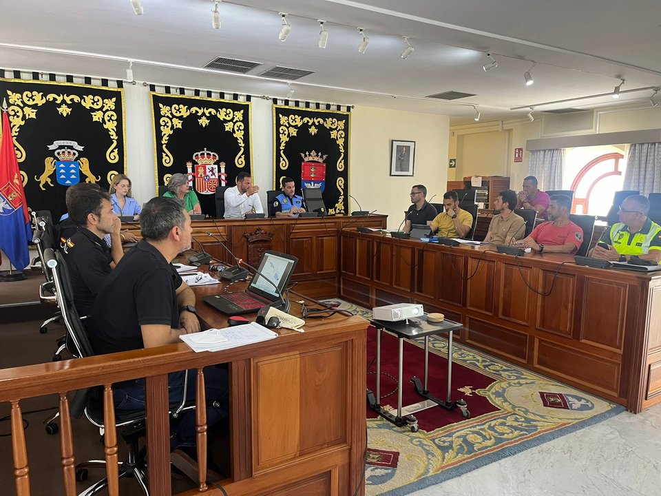 El alcalde de Arrecife presidió ayer la Junta Local de Seguridad para la celebración de San Juan.