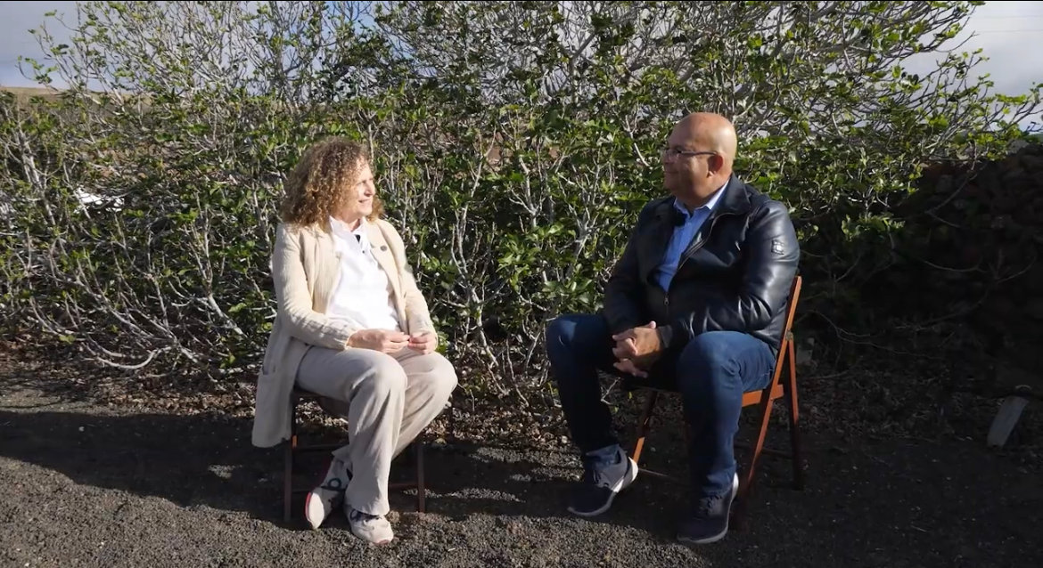 'Diálogos para la Tierra'. Ascensión Robayna junto a Luis Arráez.