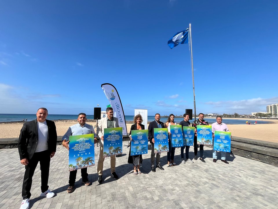 Presentación del Arrecife Summer Fest en el renovado paseo peatonal junto a la playa de El Reducto.