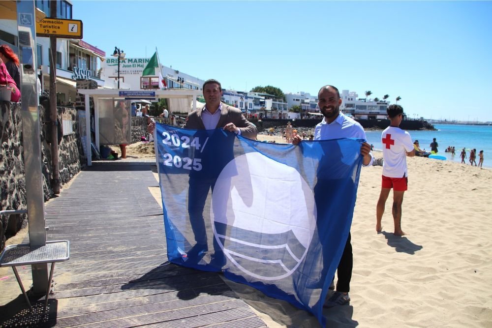 Bandera azul en Playa Blanca