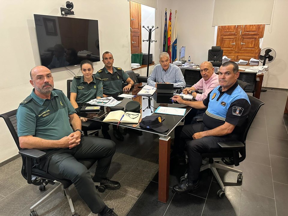 Reunión de Tías con la Guardia Civil y la Policía Local.