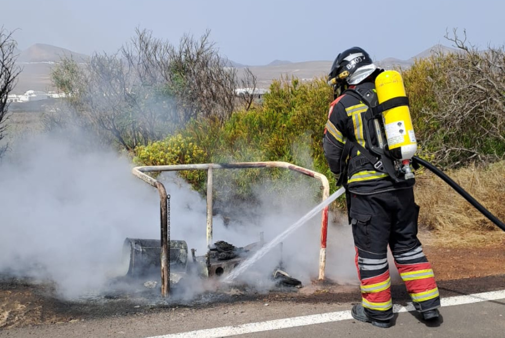 Incendio de contenedor en Nazaret.