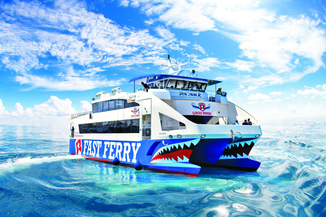 Líneas Romero, ferry Don Juan ruta Playa Blanca - Corralejo.