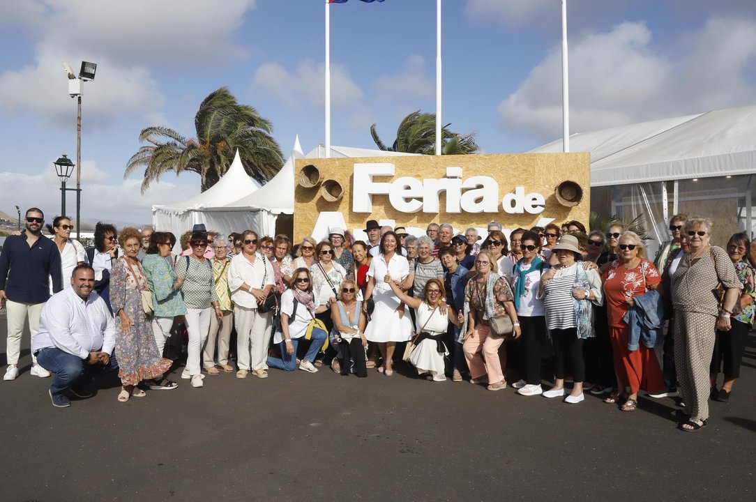 Visita de mayores a la Feria de Artesanía de Lanzarote.