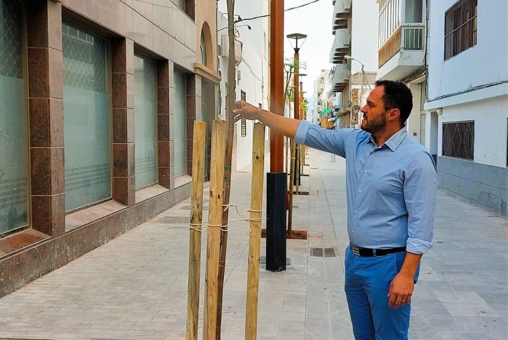 El alcallde en la calle Canalejas