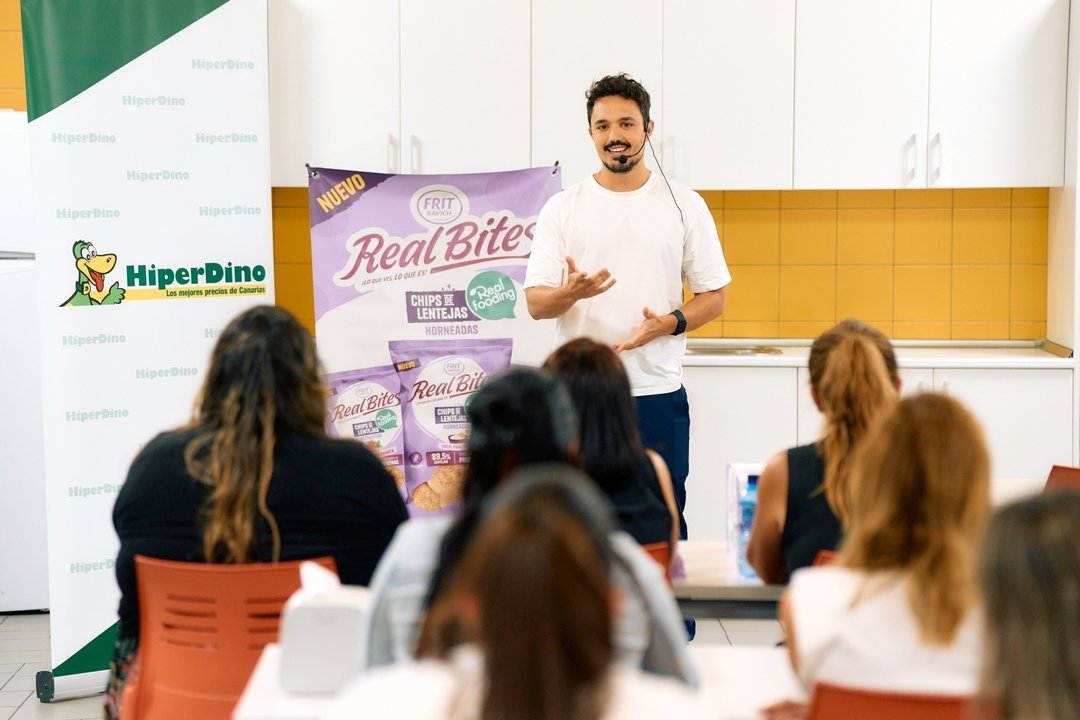 Momento de la charla que Carlos Río dio en las oficinas de HiperDino en Las Palmas de Gran Canaria.