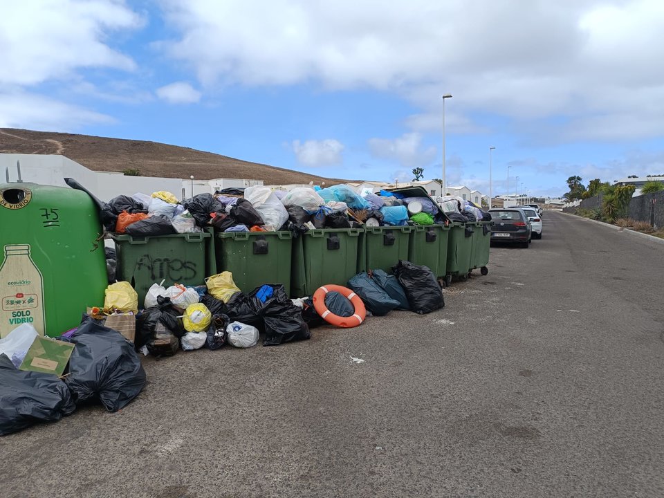 Contenedores de basura en Yaiza. Imagen: CC Yaiza.