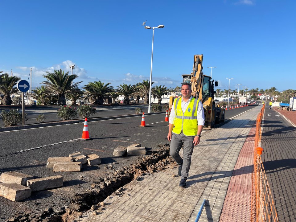 El vicepresidente en la obra de Playa Blanca.