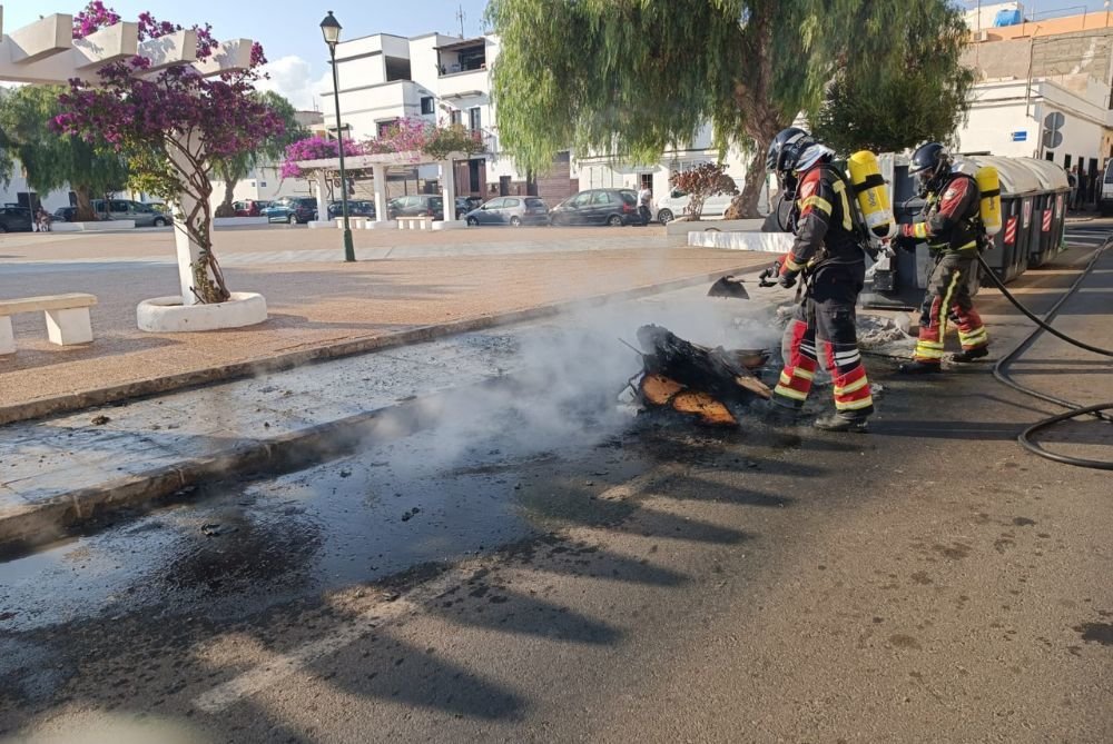 Los bomberos en el lugar del incendio