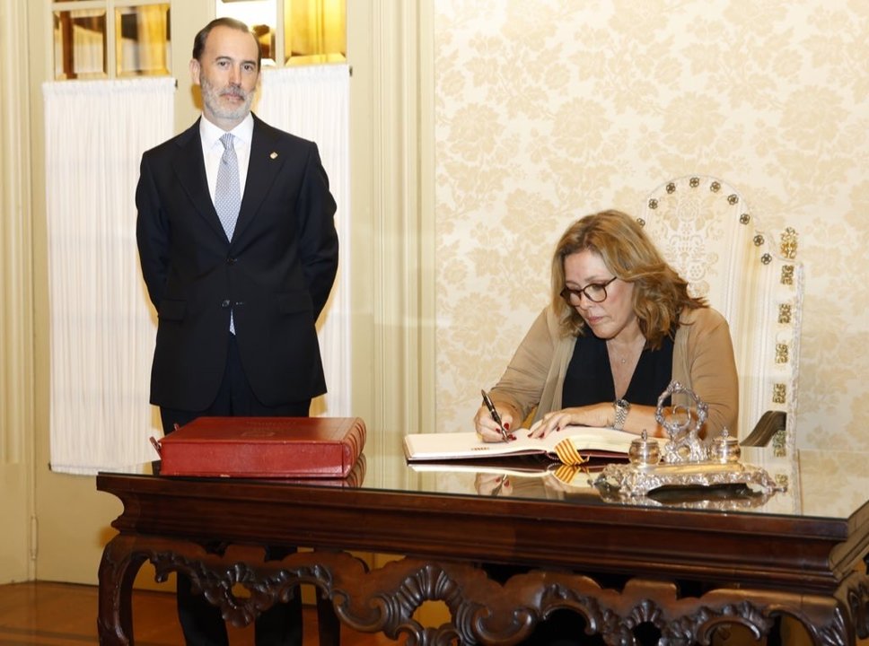 Ástrid Pérez en el Parlamento Balear.