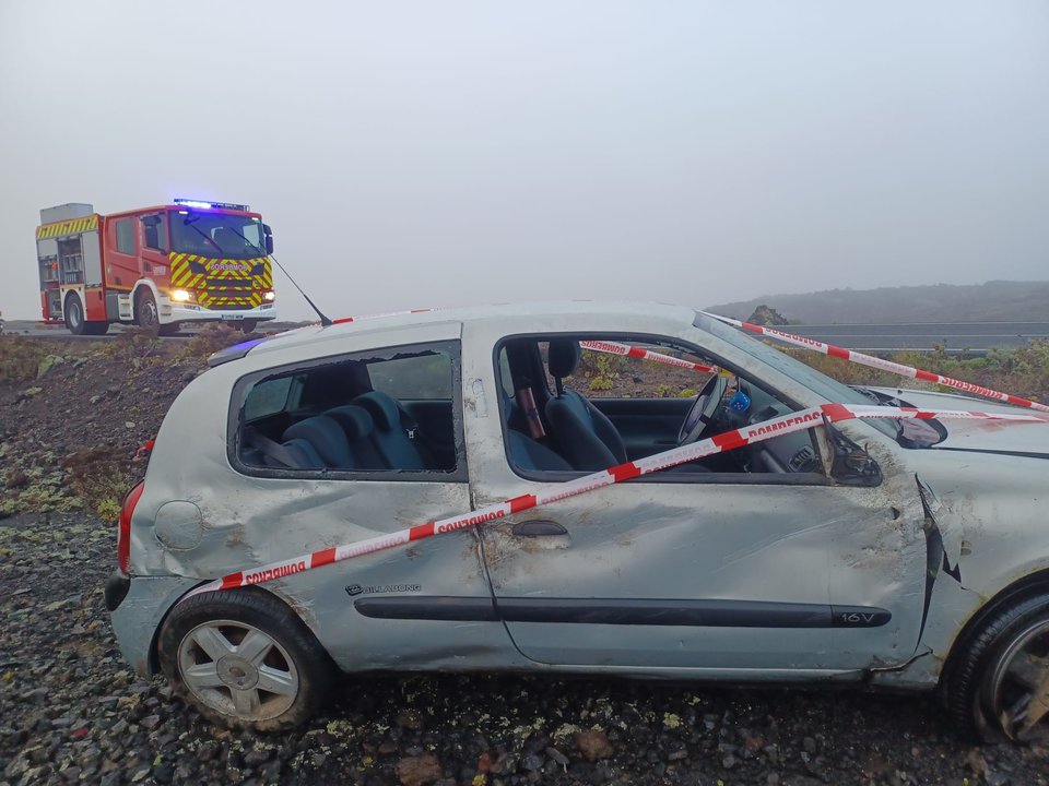 Vuelco en la carretera de Tinajo.