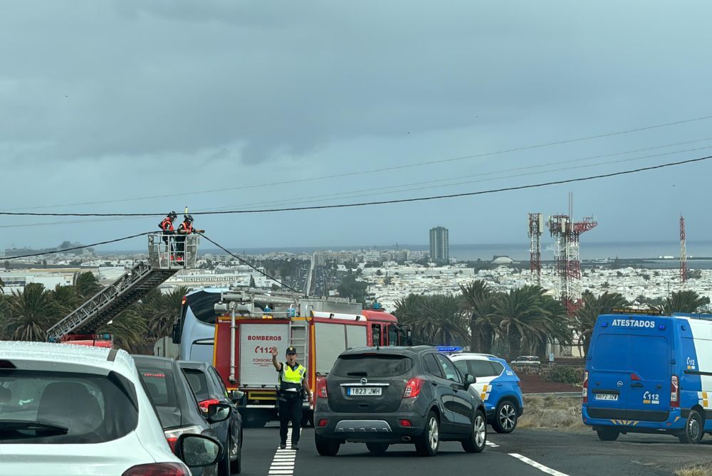 Los bomberos reparan el cable